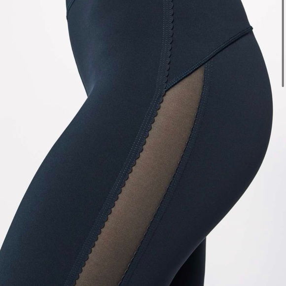 Lululemon Adore your Core 6 - Picture 3 of 3